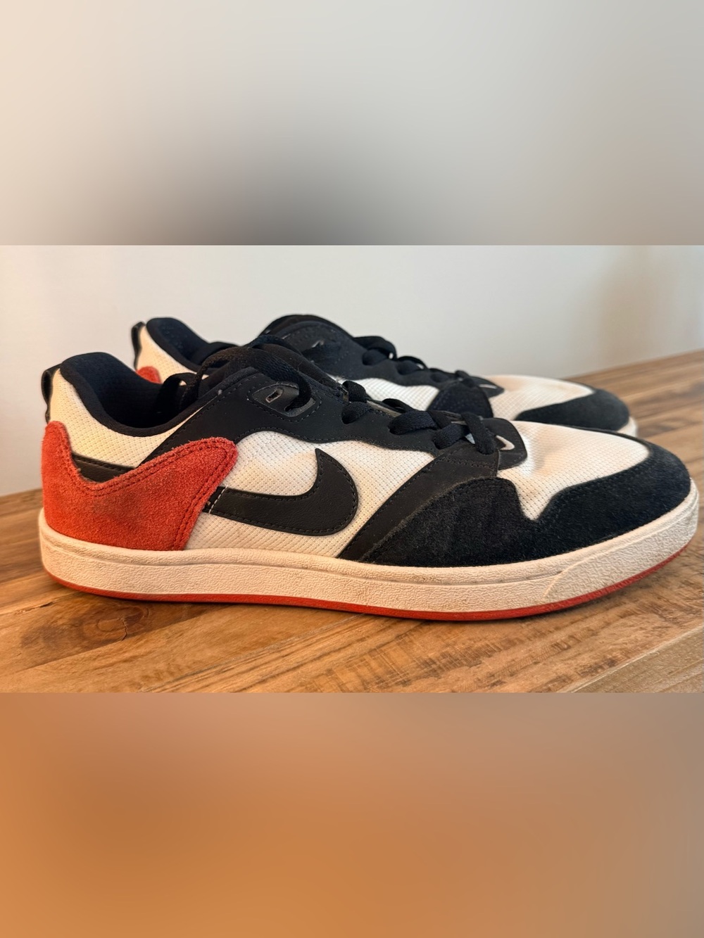Nike Low-Top Sneakers in White, Black & Red-Orange
